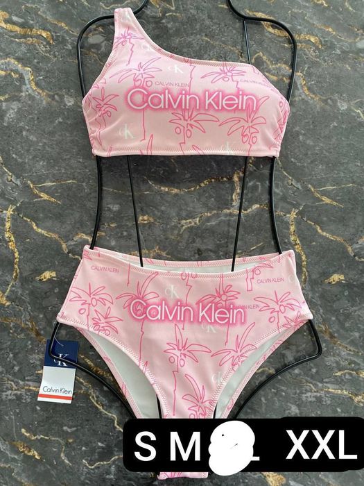 Costum de baie firmat, material calitativ