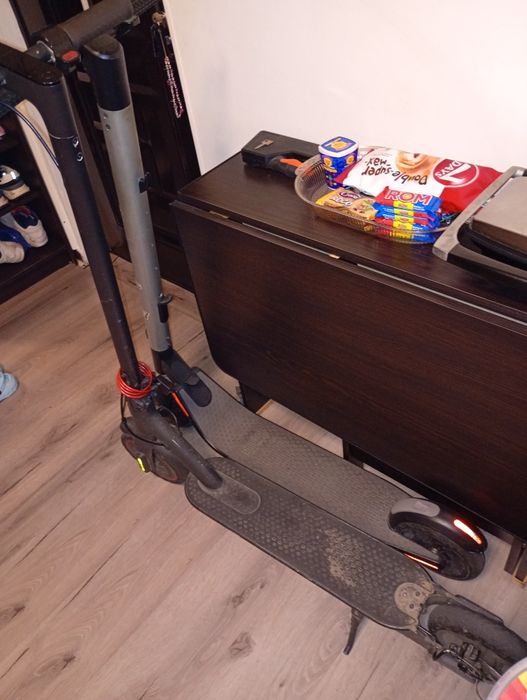 Vând doua trotinete in stare de funcționare,preț 15 mil .amândouă.