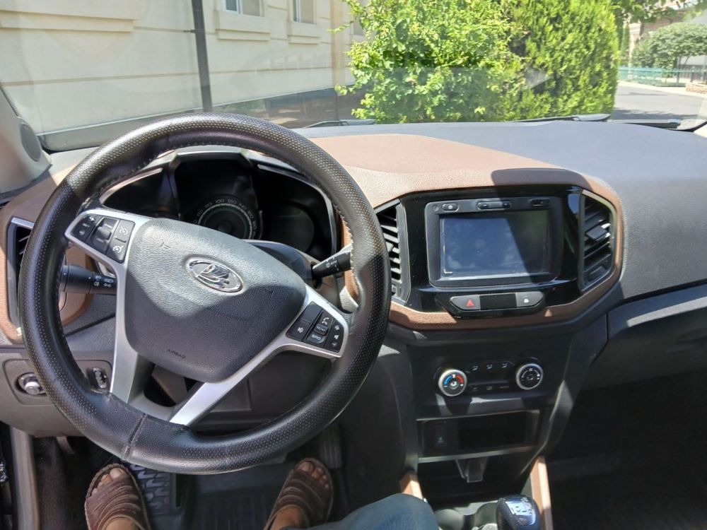 Lada Xrey supper avtomat karobka  2019 toza moshina stochna sotladi