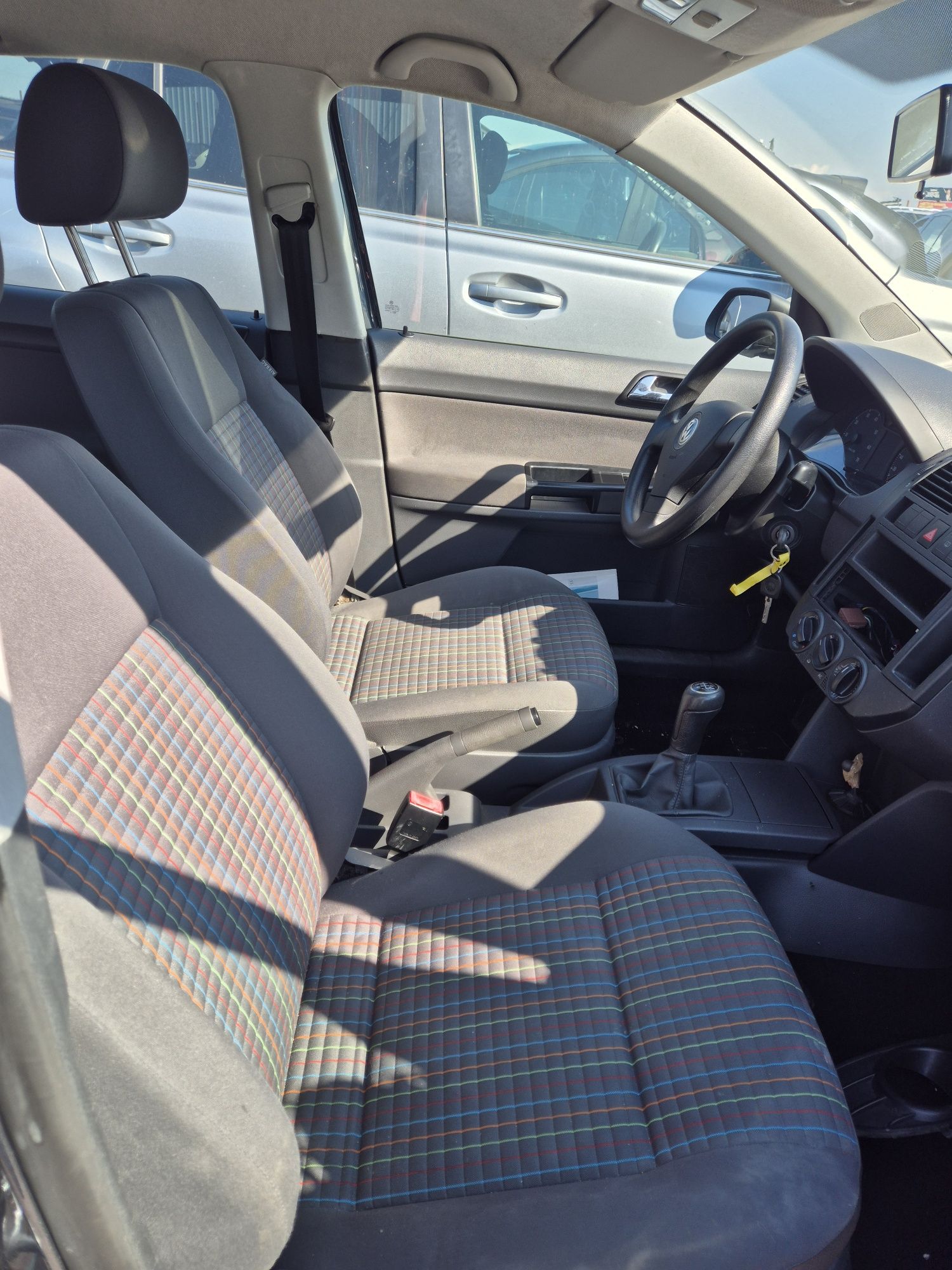 VW-POLO na 4asti