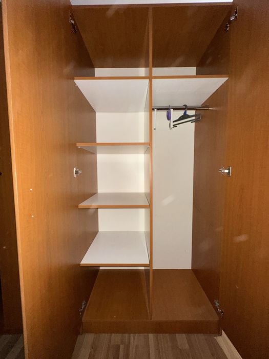 Dulap haine stare impecabila fara nici un fel de defect