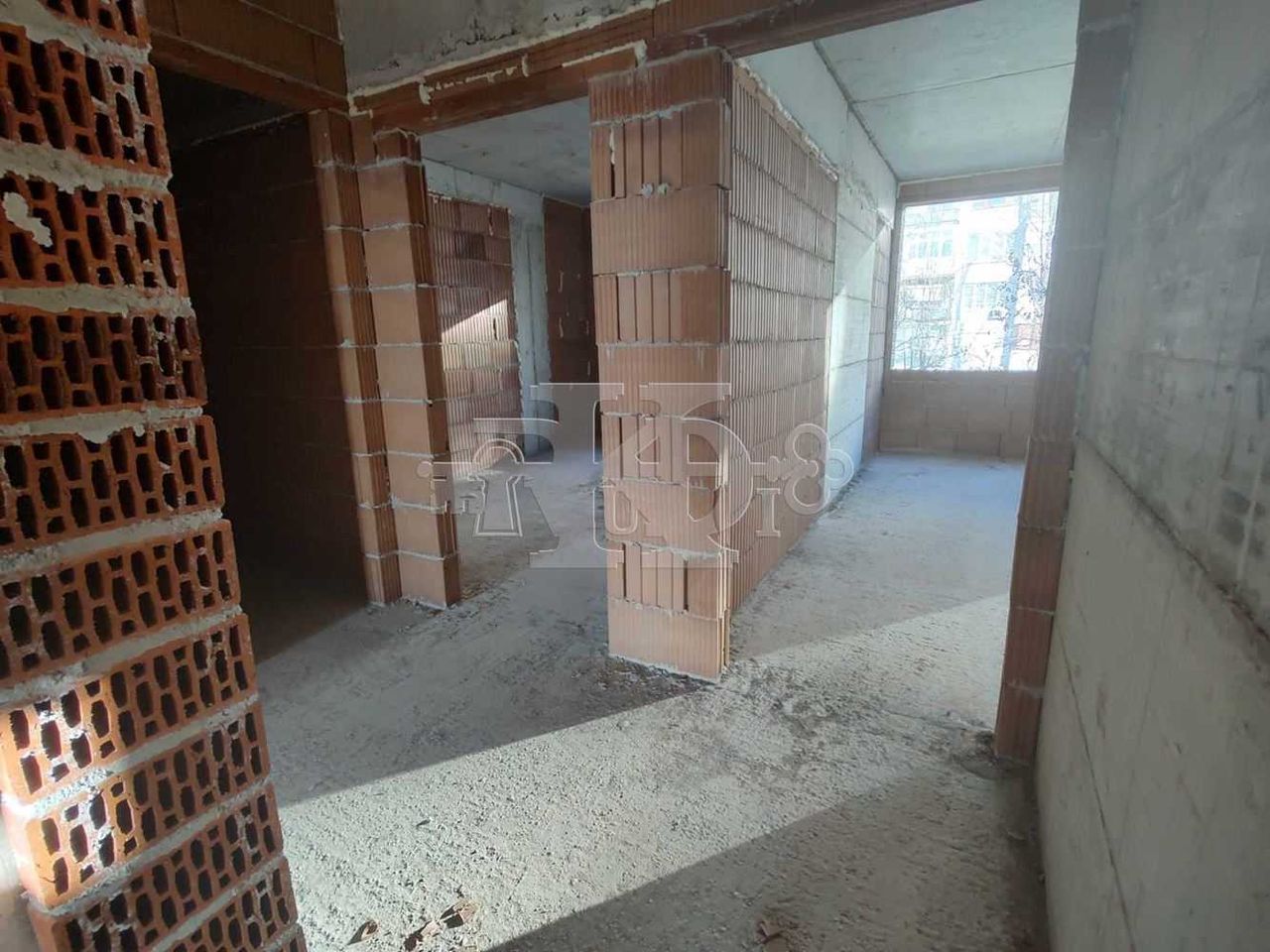 Продава се Тристаен апартамент в Добрич, Христо Ботев - 102 кв.м за 920 €/кв.м - Снимка #2