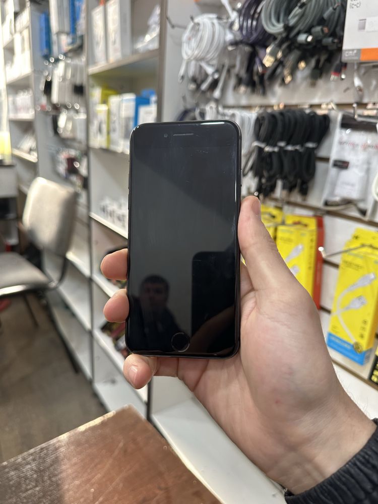 apple 8 /64  Rua