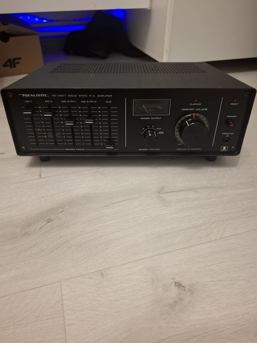 Amplifier Realistic 80 Wati solid state