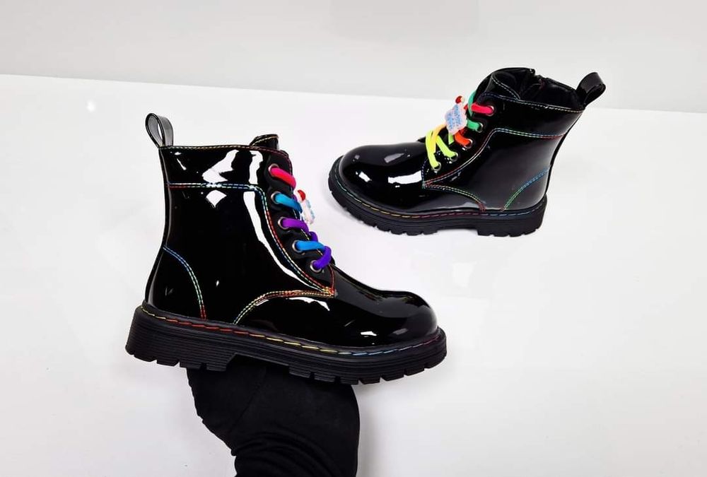 Детски лачени боти