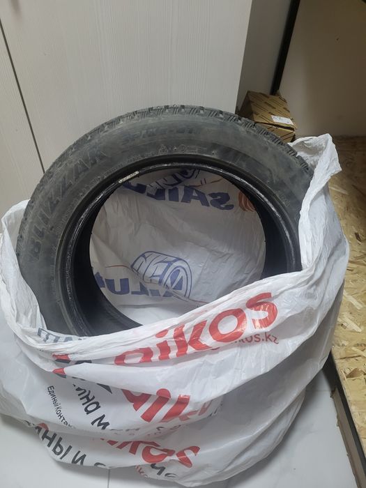 Продам зимние шипованные шины