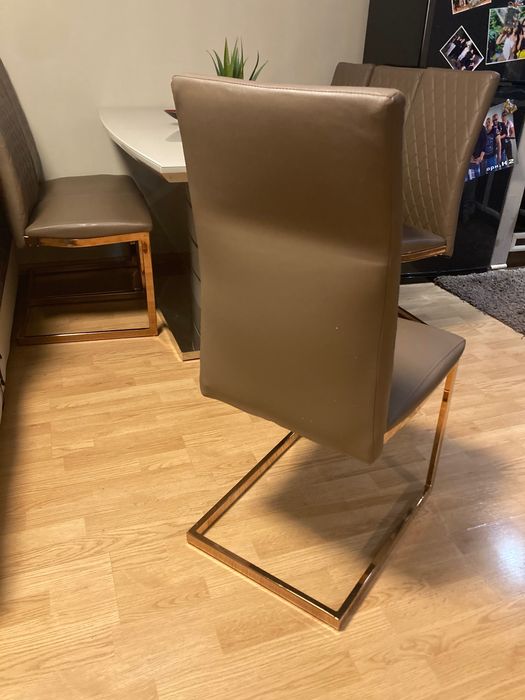 Трапезни столове