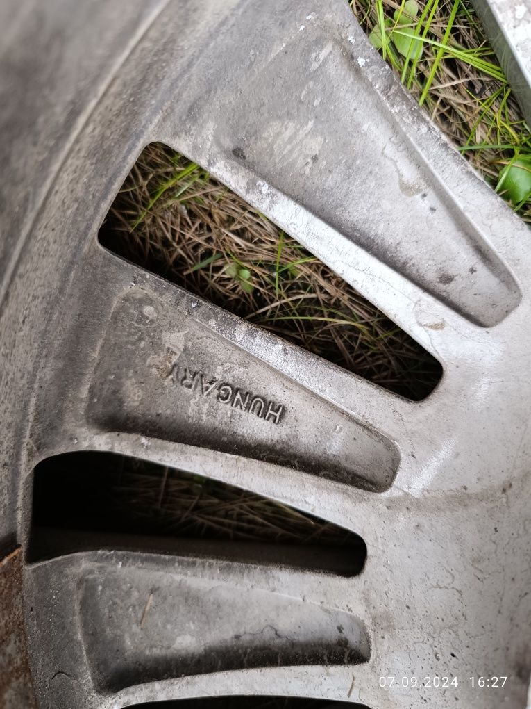 Зимние шипованные шины 235/45 R17  на оригинaл дисках R17 Volksw