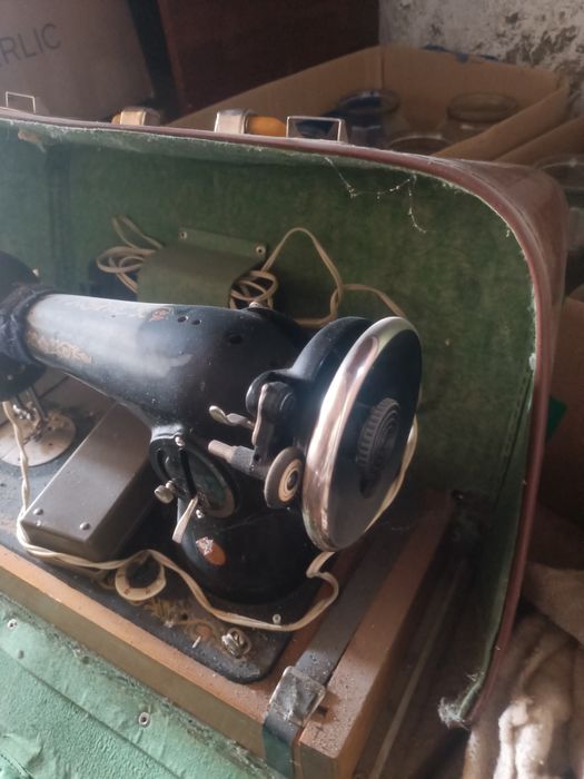 Швейная машина электрическая