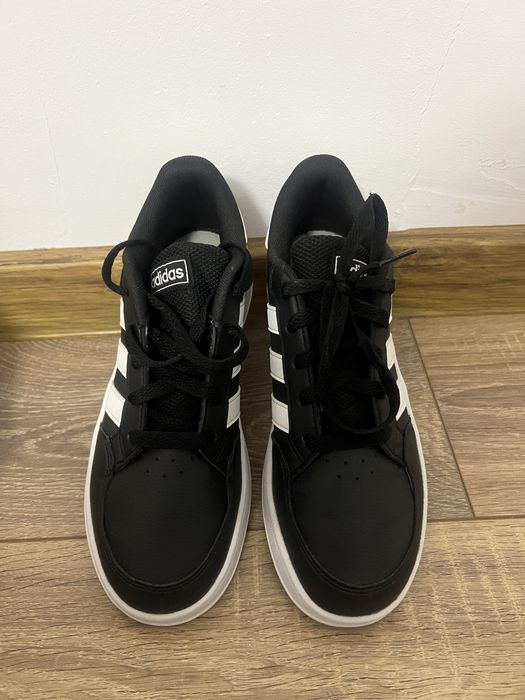 Adidasi adidas femei