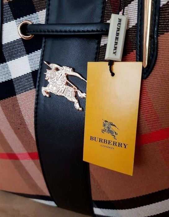 Set dama(geanta +esar) new model, import Italia, saculet, etichetă