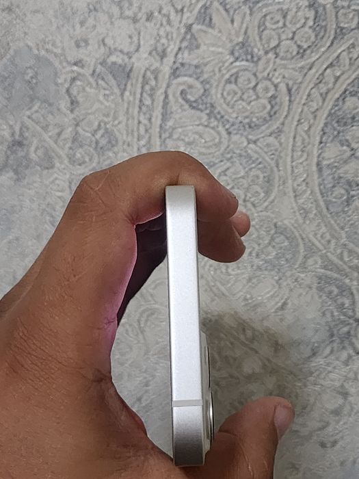 Iphone 13.  128gb ideal