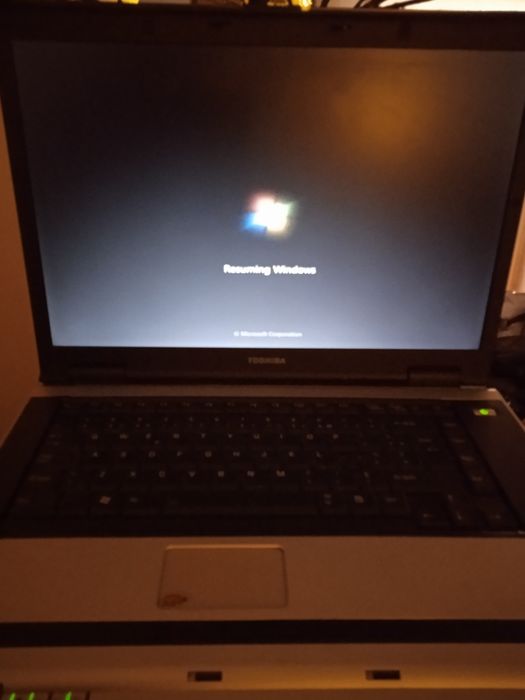 Лаптоп Тошиба  2гб рам