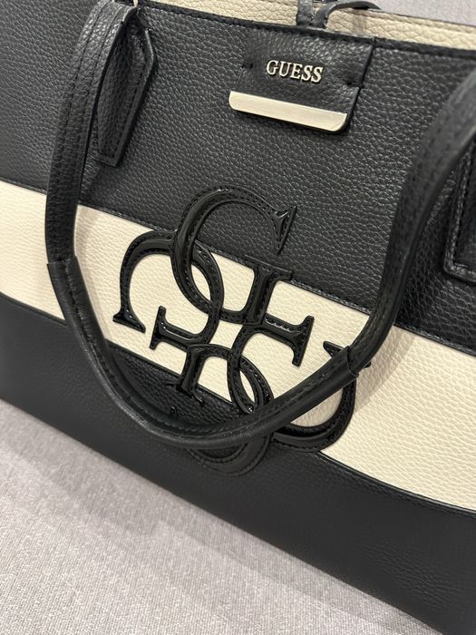 Двулицева чанта от еко кожа Guess + несесер чантичка