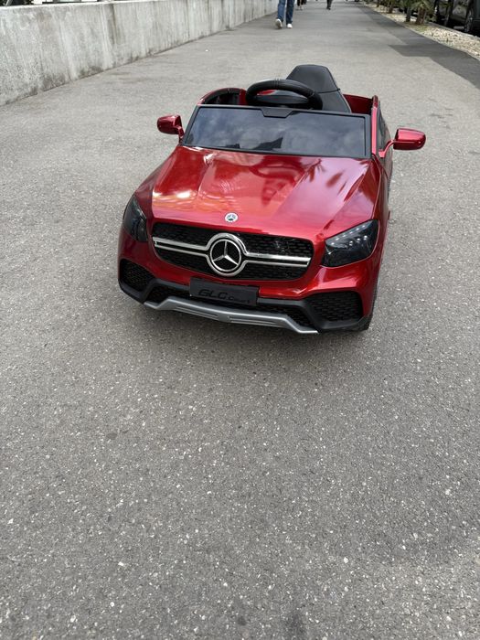 Vand masinuta mercedes glc in stare foarte buna