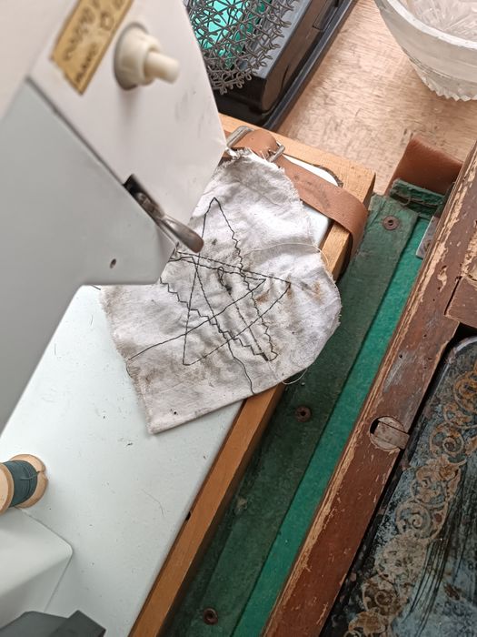 Продам швейная машина чайка 134