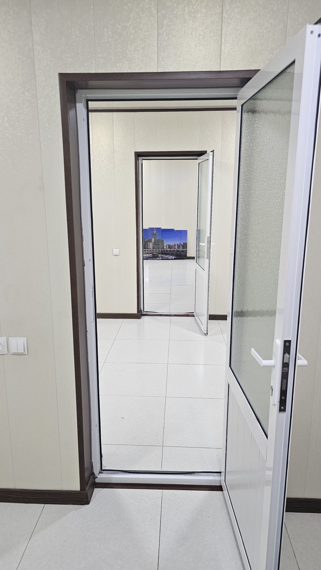 Аренда нежилое помещения 55м2 по ул.нукус 1 линия Ор-р PIRAMID TOWERS