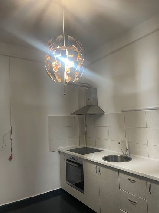 B dul Regele Mihai, etaj 1, nemobilat, semidecomandat,300 euro