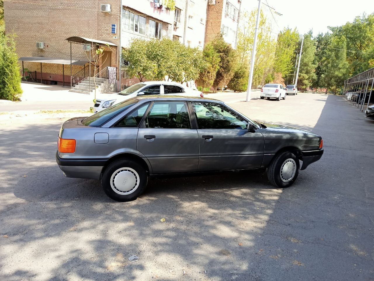 Ауди 80 б3  1990 года.