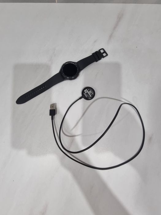 Samsung Galaxy Watch 4 Classic 46 мм (Black)

Состояние отлично