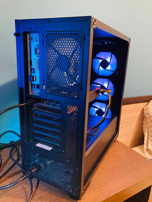 Геймърски Ryzen 5 1600AF ,Vega64 8GB,16GB RAM,256 m.2 SSD+2TB HDD,WIFI