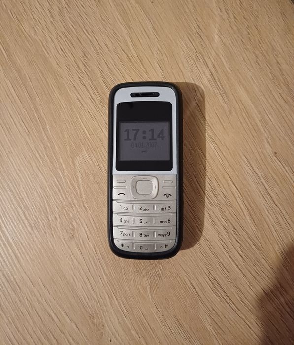 Продавам Nokia 1209.