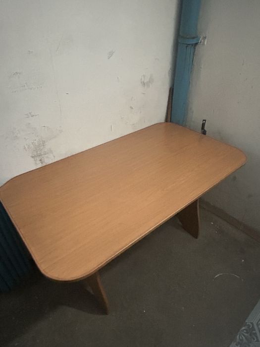 продам стол срочно