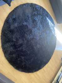 Черен пухкав килим 200x200