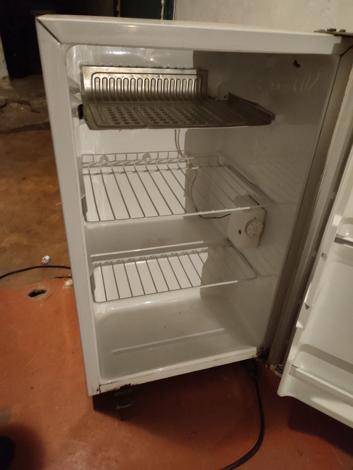 Продам удобный холодильник