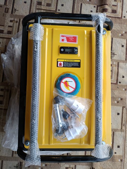 Продам бензиновый генератор DeWalt DXGN 6000