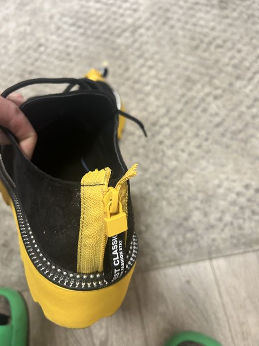 Vand pantofi. Oi piele intoarsa