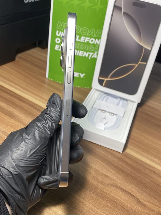 iPhone 16 Pro Max • 256 GB • Natural Titanium