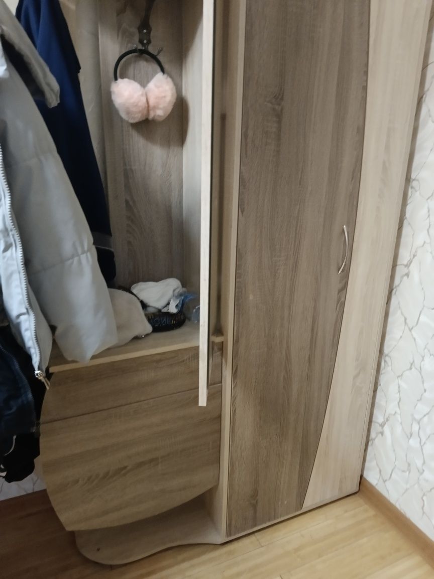 Продам мебель в прихожий