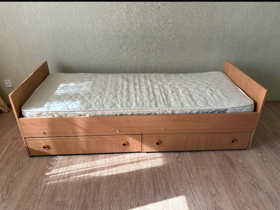 Продам б/у кровати