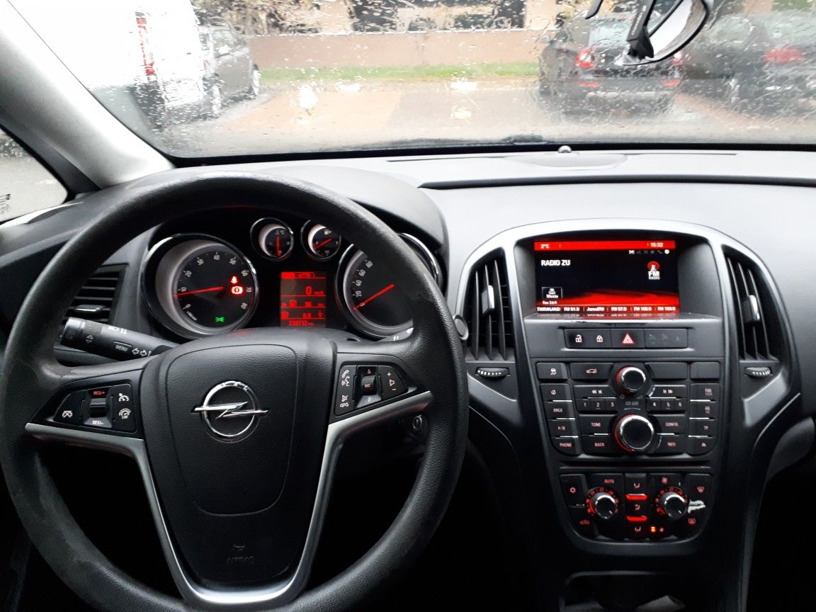 Opel Astra J 1.6i aspirat, 2015