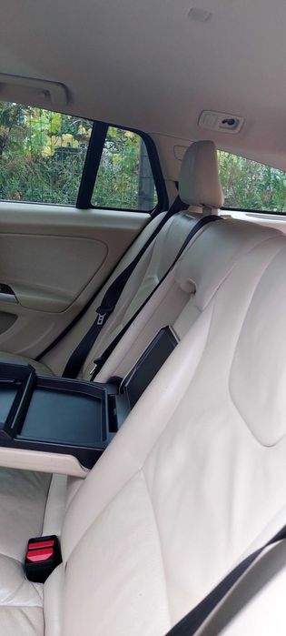 Volvo V60 - 2011 FULL OPTION