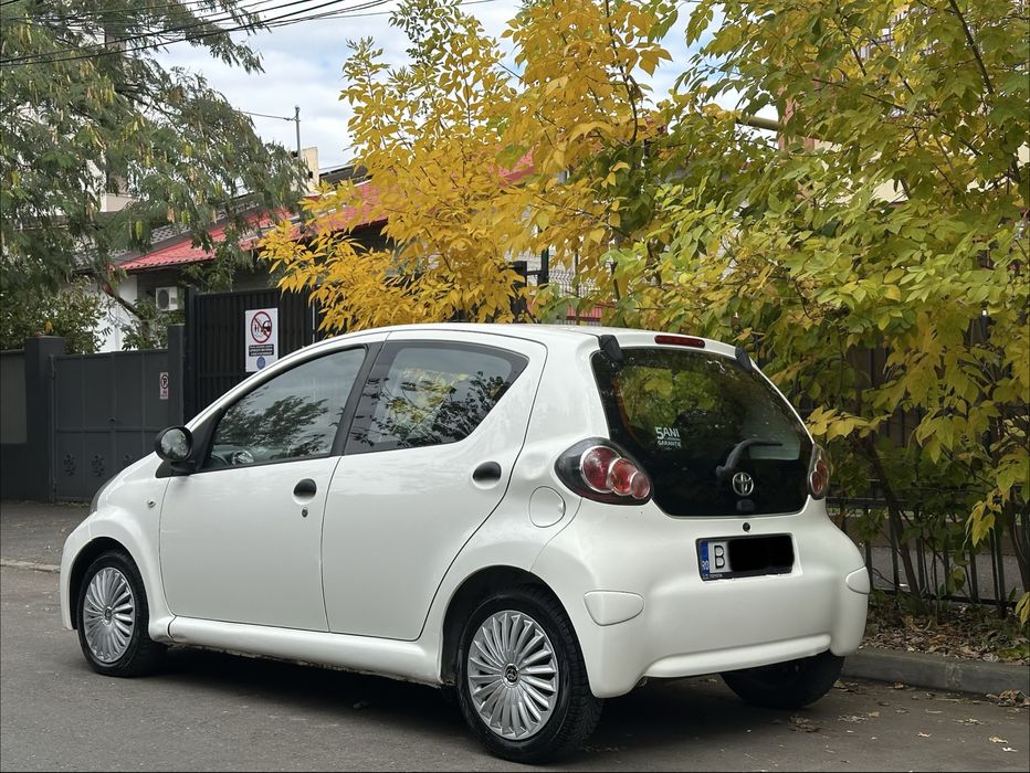 Toyota Aygo 2014 1.0 benzina 70cp EURO 5 consum mic stare impecabila