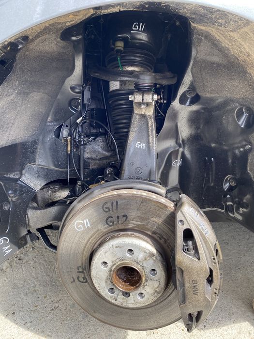 Etrier stânga față BMW seria 7 G11, G12 730 D