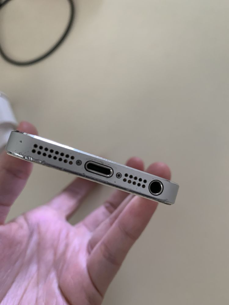 Iphone 5 белый в рабочем состоянии