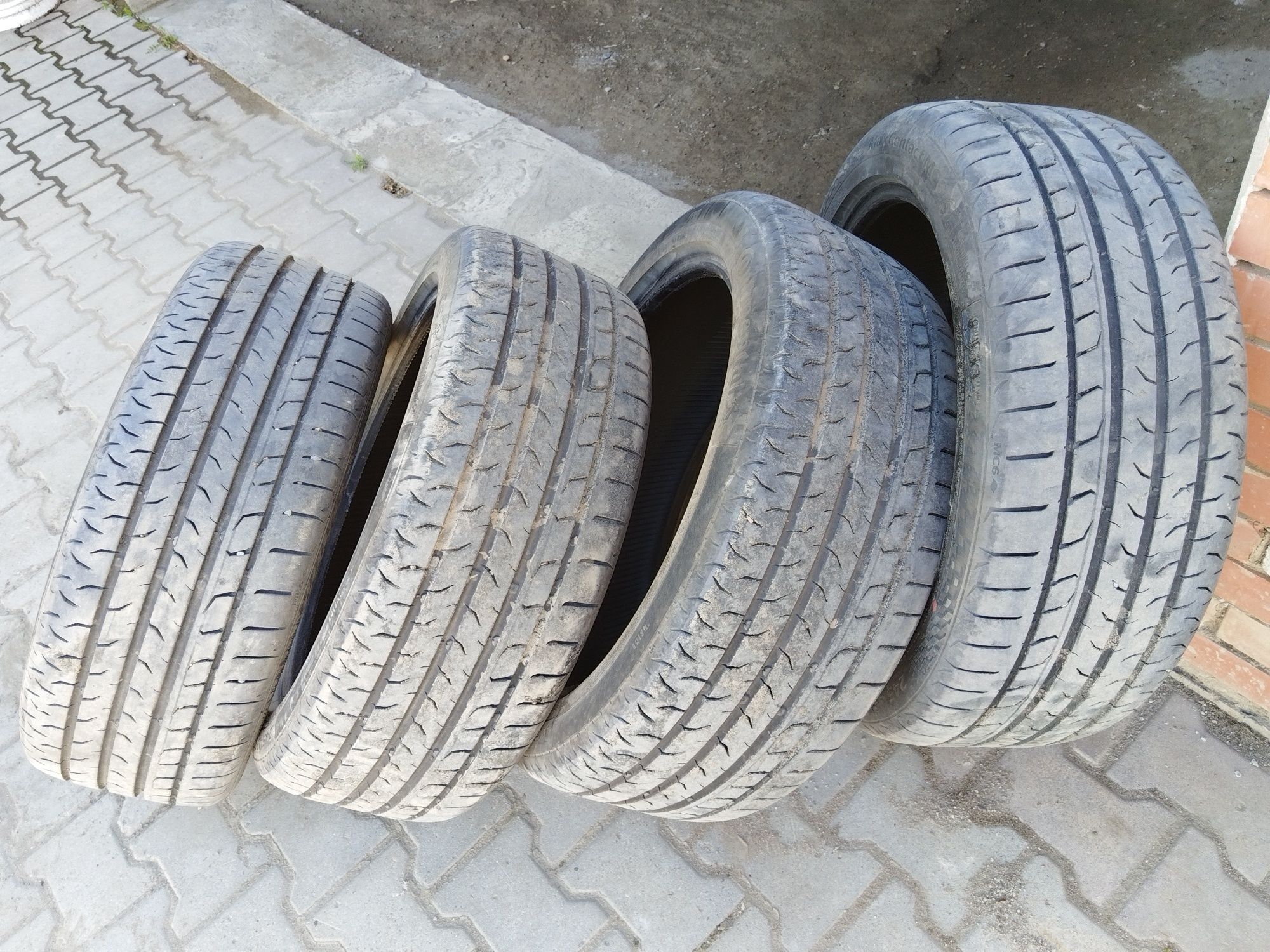 Продам шины летние континенталь 245/45 R20