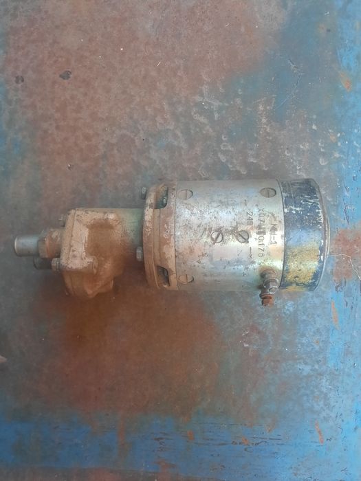 Топлевный насос для удовольствия и работы состояние хорошее Советского