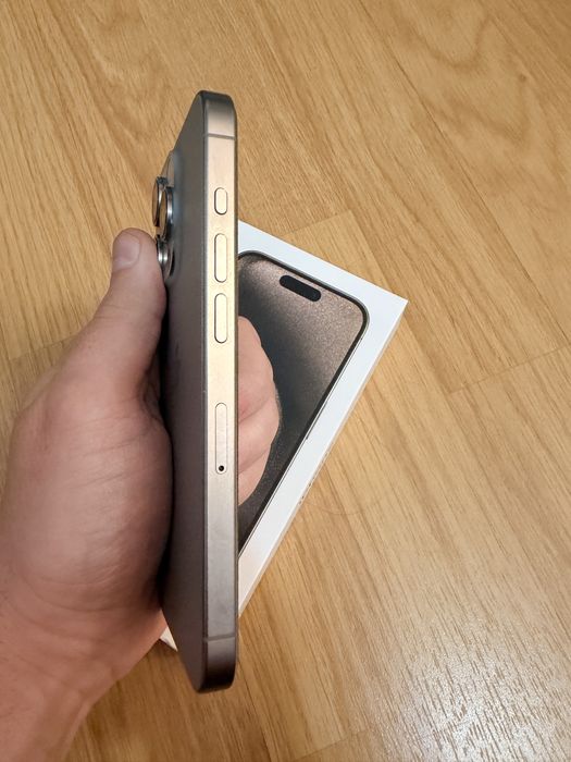 Iphone 15 pro la cutie impecabil