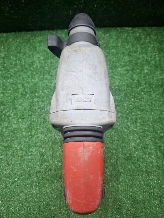 Безчетков перфоратор на Milwaukee M18 BLH с 4 ампера батерия