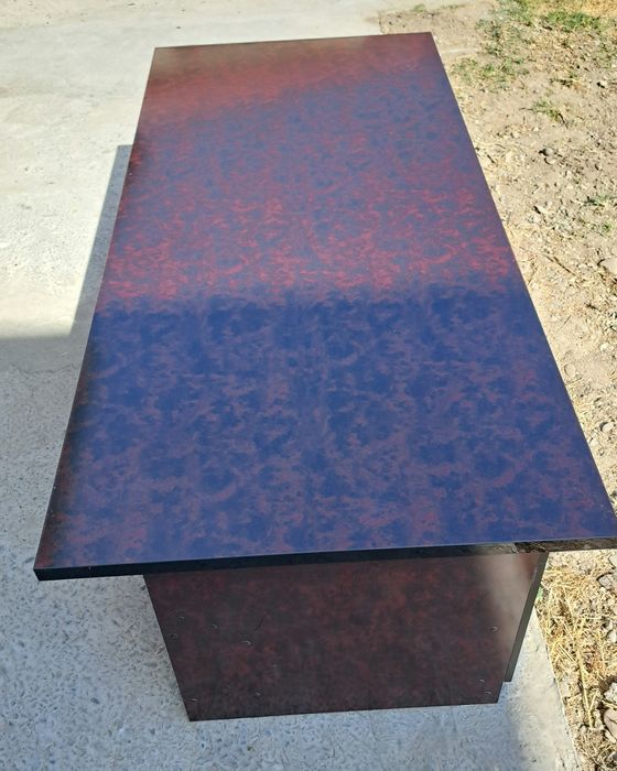 Стол сотилади янги.