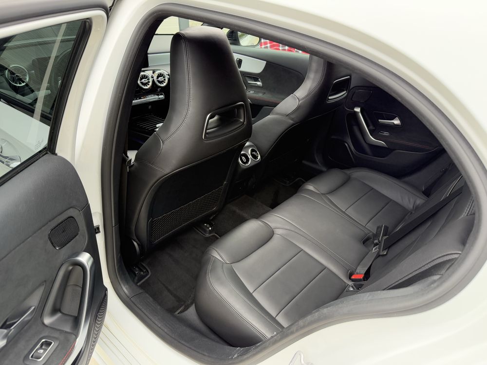 Mercedes A-180/ AMG / 2021 / FULL EXTRA /Ambientale / Trapa/ Multibeam