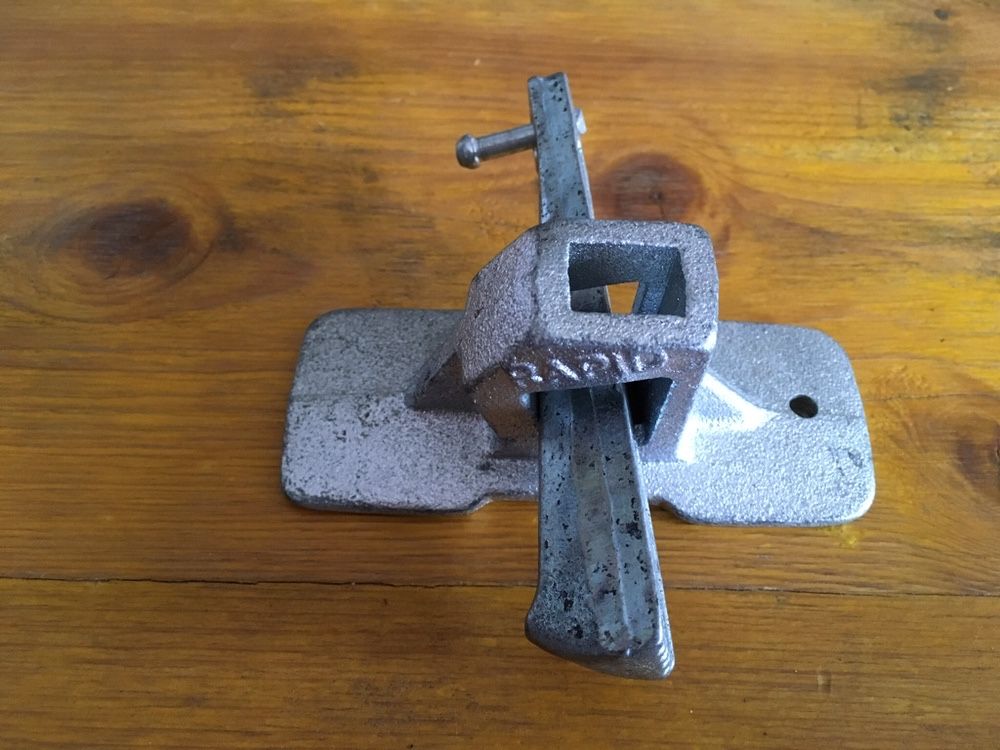 Blocator cu pana, broscute, fluturi , panou tip Doka, placa galbena