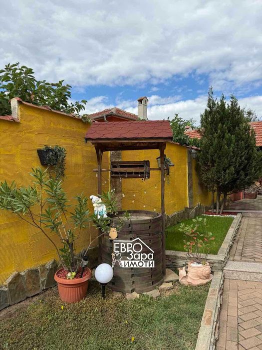 Масивна, обзаведена къща, с панорамна гледка в с.Змейово