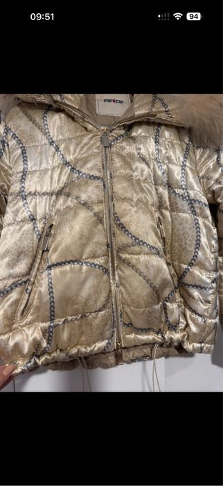 Geaca cu blana de vulpe la gluga