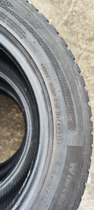 Vând 4 cauciucuri Hankook 205 55 R16