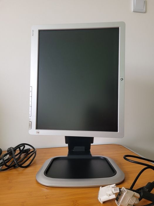 Monitor cu hub usb